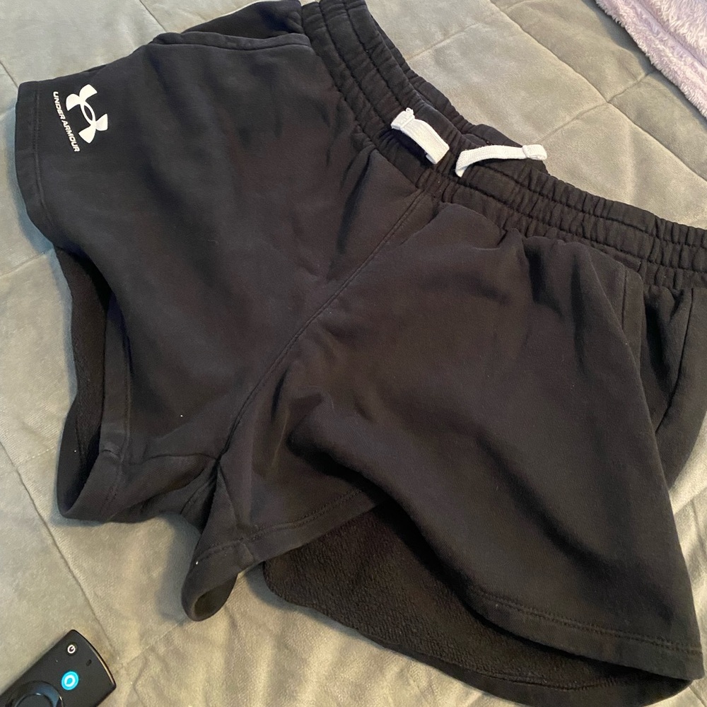Under Armour Black Shorts Size Large Loose Fitting